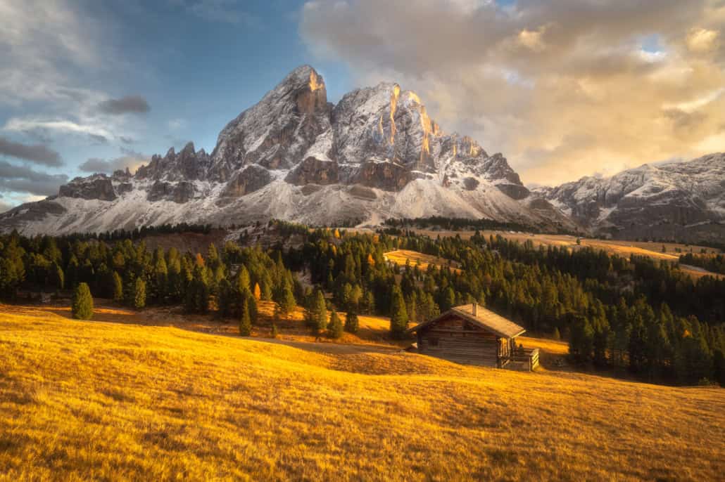 Itálie Dolomity podzim horské štíty večerní světlo