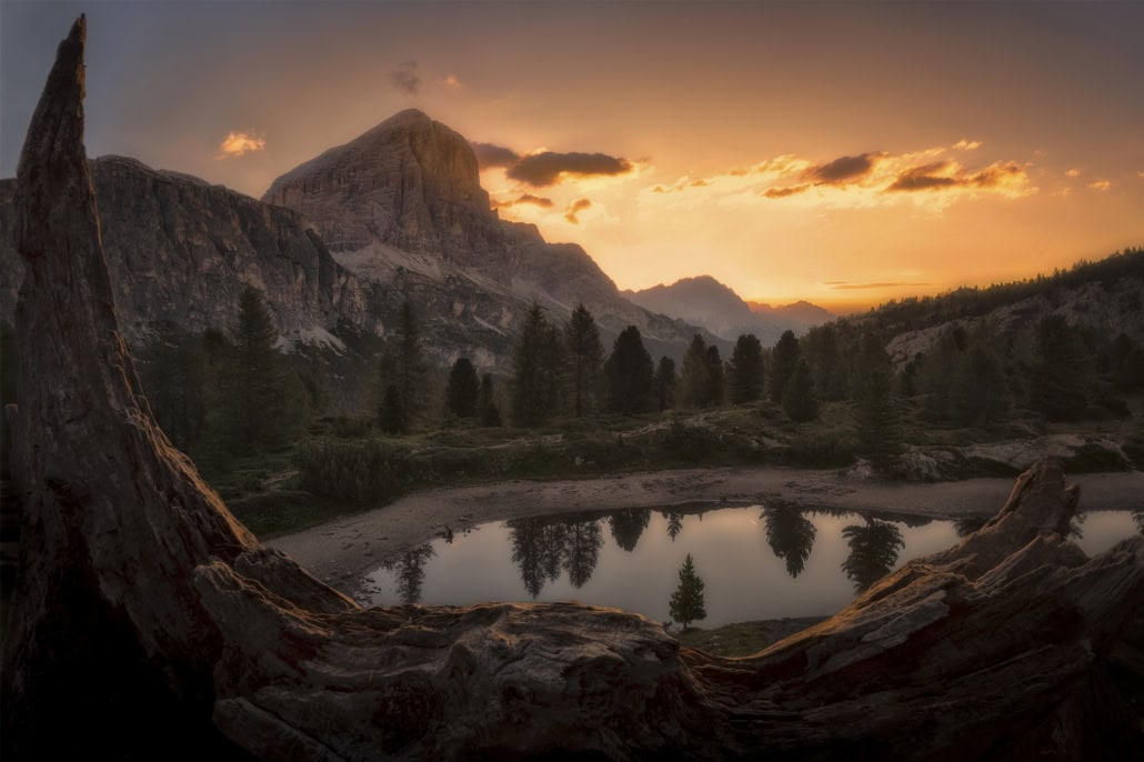 Itálie Dolomity léto slunce jezero a hory