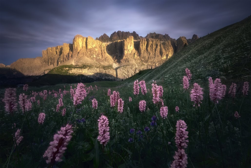Itálie Dolomity léto slunce jezero a hory